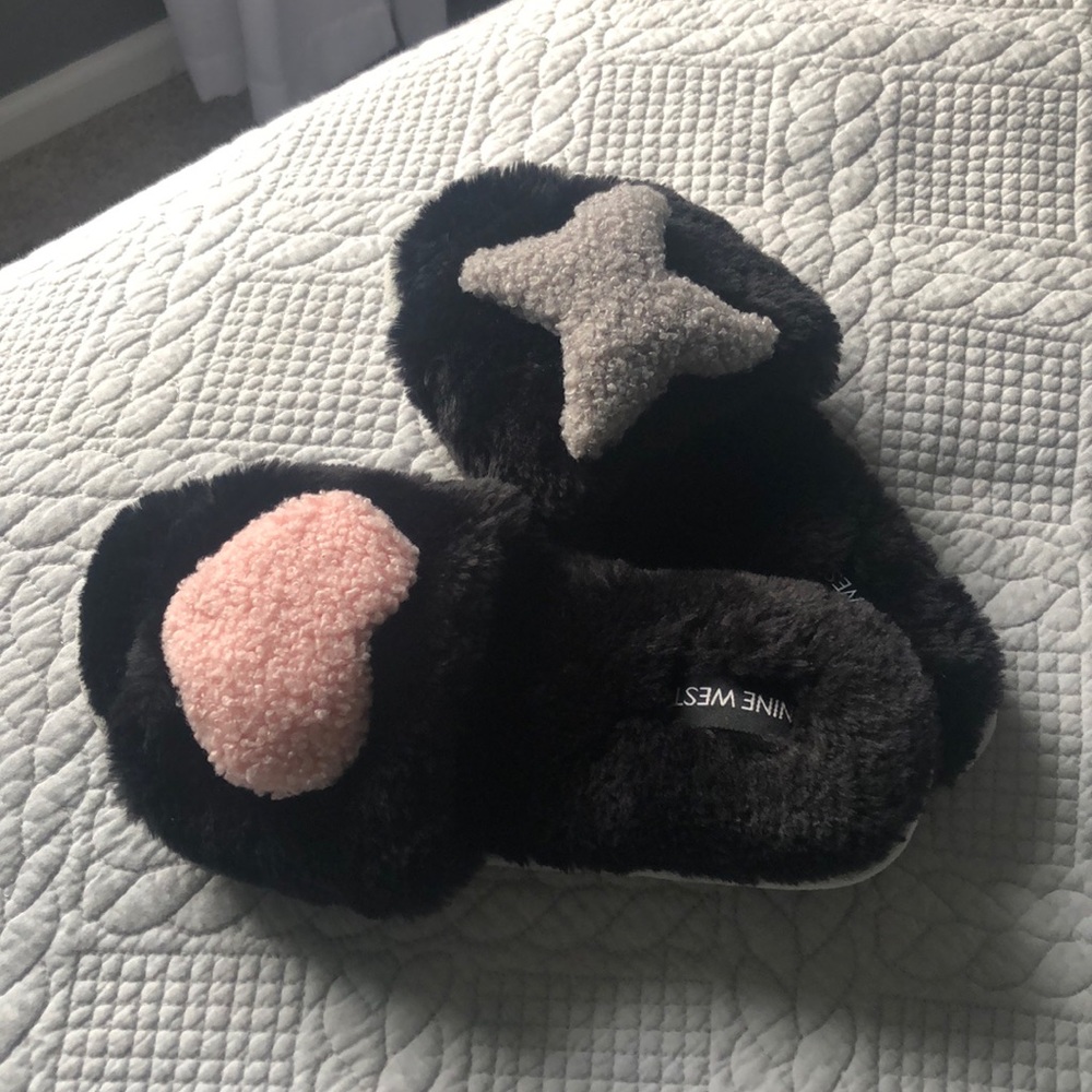 Nine West slippers never worn